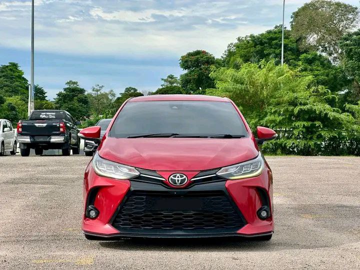 TOYOTA YARIS  SEDAN