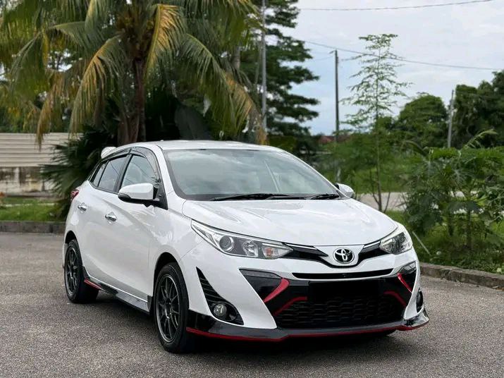 TOYOTA YARIS Sedan