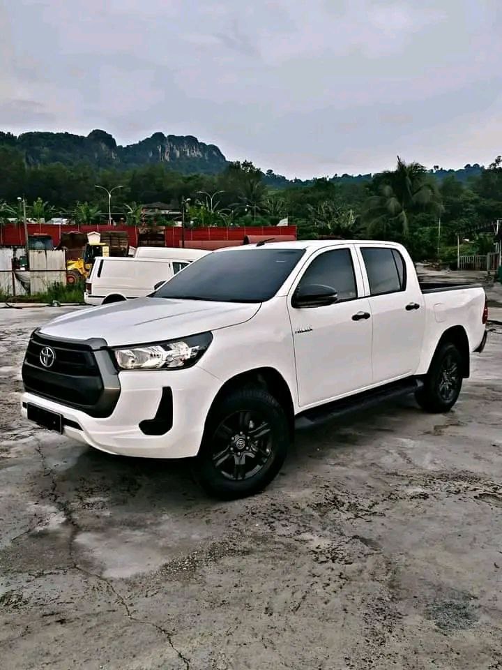 TOYOTA HILUX 4X4 PICKUP 