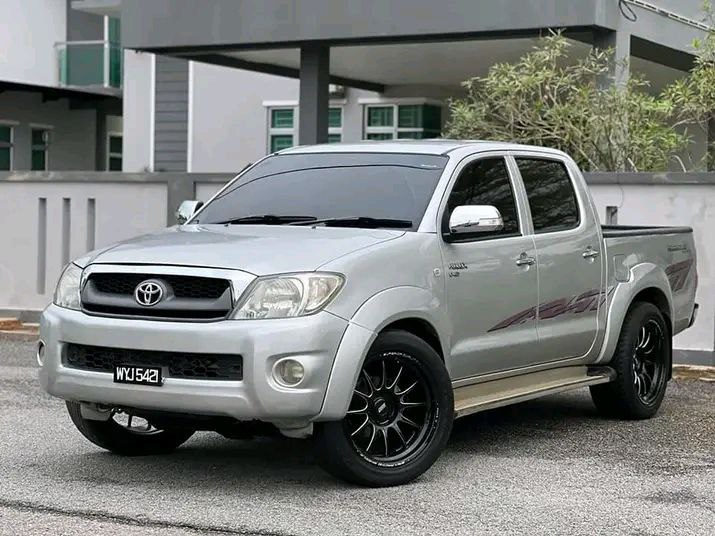 TOYOTA HILUX  PICKUP 