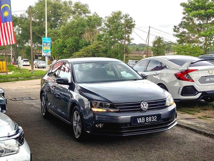 VOLKSWAGEN JETTA Sedan